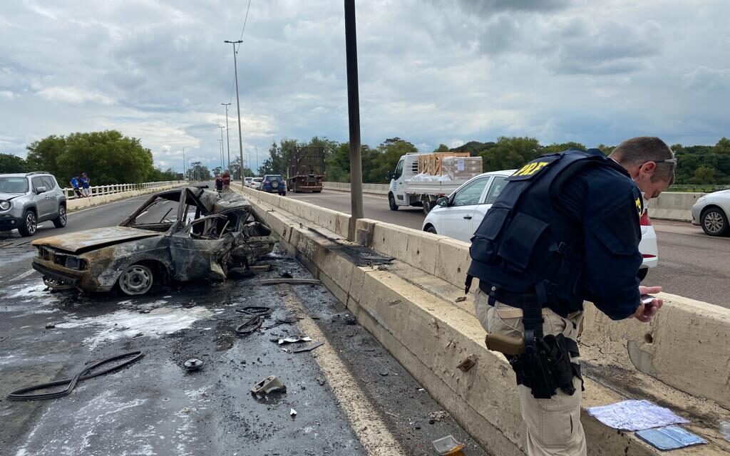 Acidente causa duas mortes na BR 290, em Porto Alegre