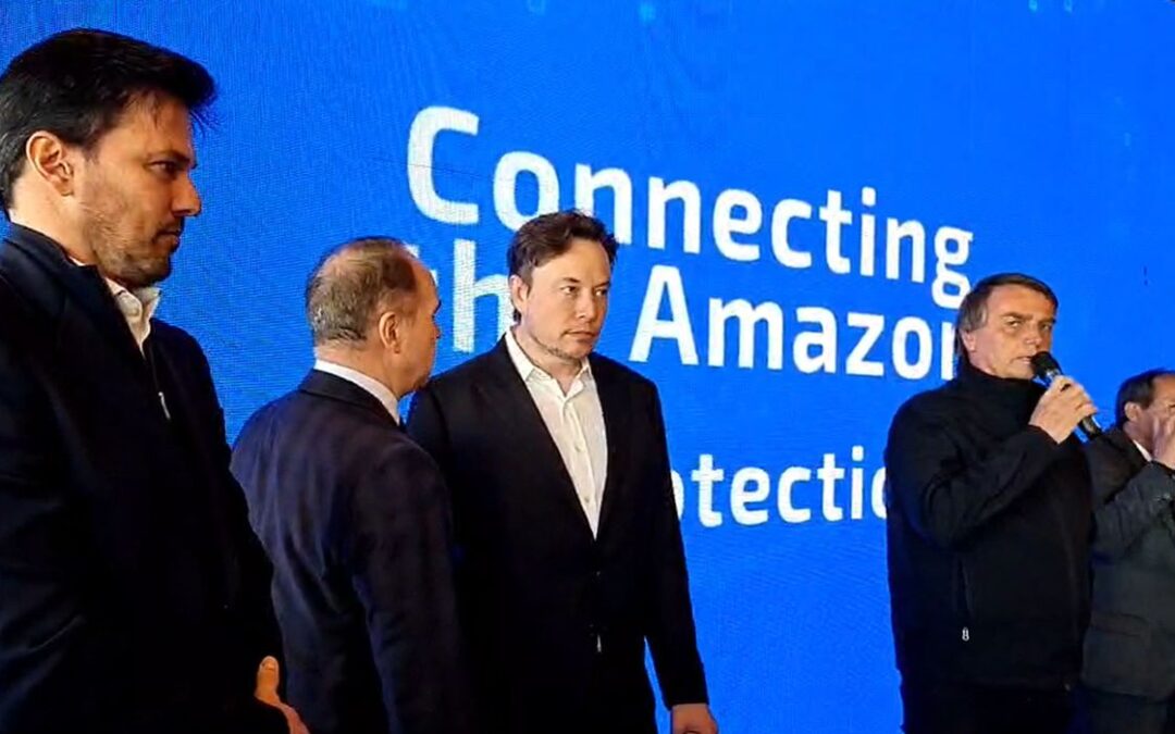 Bilionário, Elon Musk irá conectar 19 mil escolas no Brasil via satélite