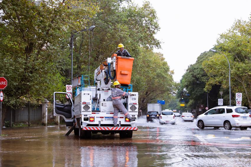 Dmae trabalha em conserto emergencial de adutora