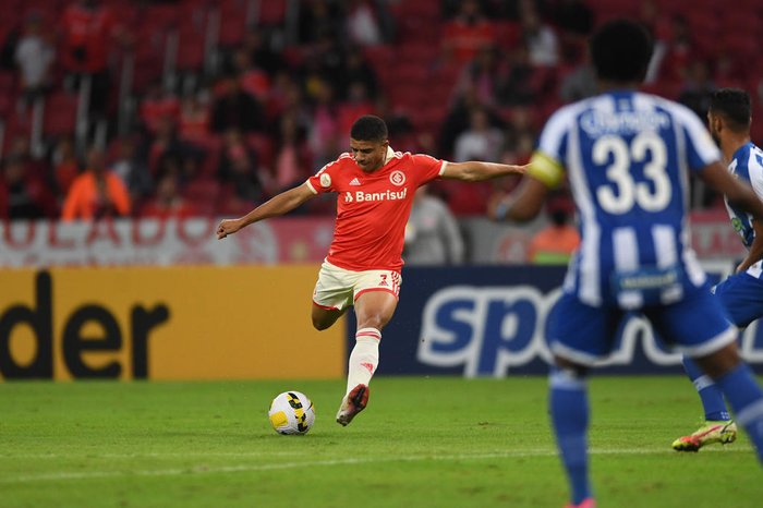 Taison tem nova lesão muscular na coxa e para por até 3 semanas