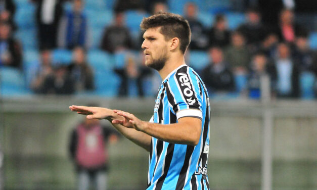 Kannemann treina pela primeira vez com bola em seu retorno
