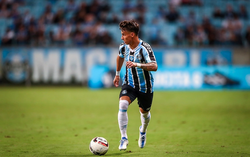 Cirurgia de Ferreira ocorre bem, previsão de retorno é em 8 semanas