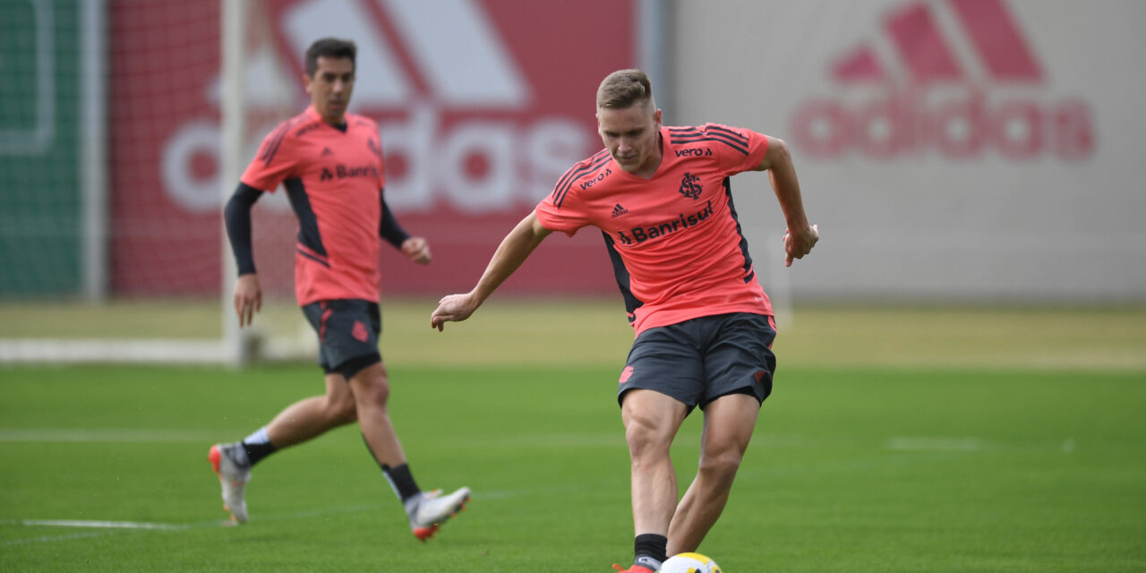 Mano encaminha Inter para enfrentar o Corinthians com dúvida entre Alan Patrick e Alemão