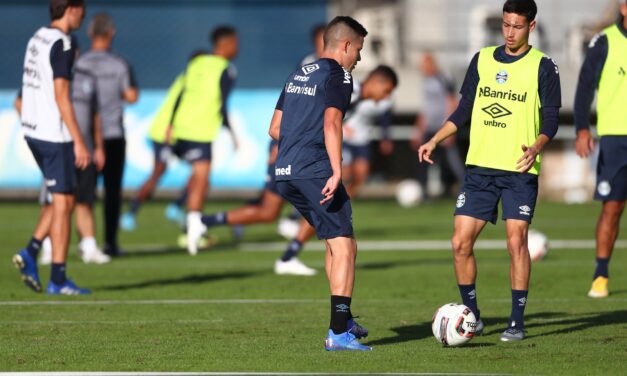 Cotado para titularidade do Grêmio, Gabriel Silva sai mais cedo de treino com dor de cabeça