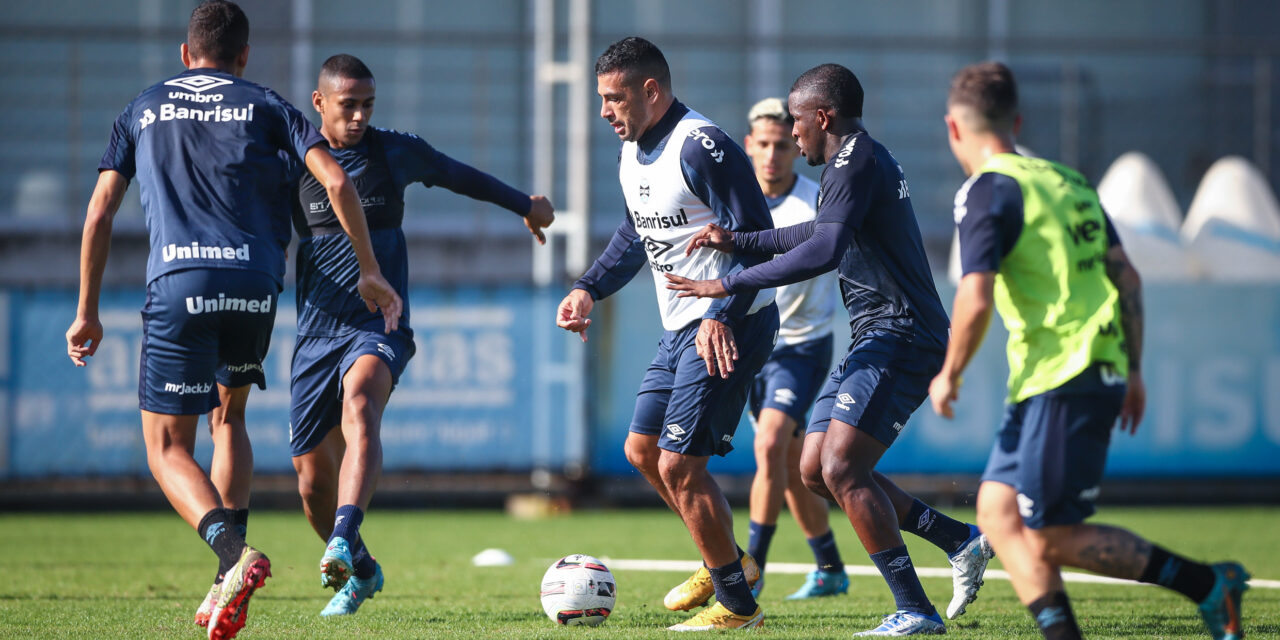 Não-relacionados para a Recopa Gaúcha treinam sob o comando de Roberto Ribas