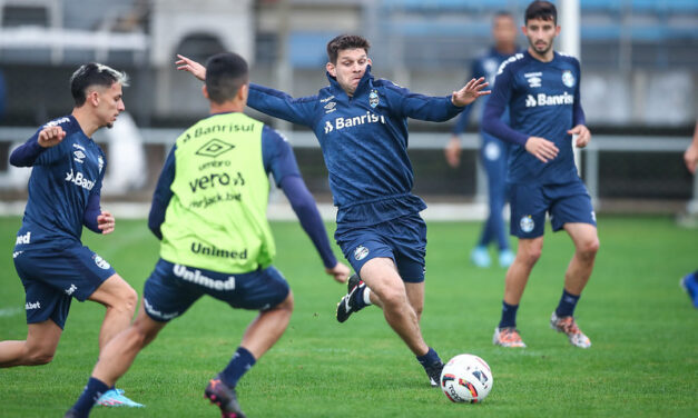 Pressionado, Grêmio enfrenta o Vila Nova buscando retornar ao G-4