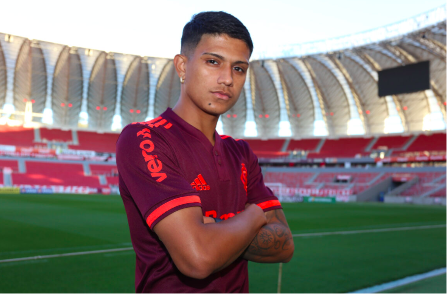 Considerado como jóia no Barcelona, Gustavo Maia perde espaço e sequer é relacionado com Mano