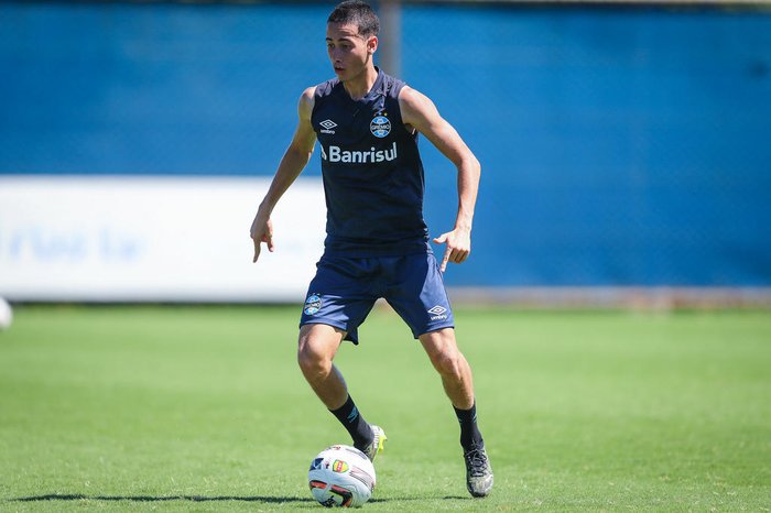 Grêmio fecha treinos e mantém mistério sobre entrada de Gabriel Silva no time titular