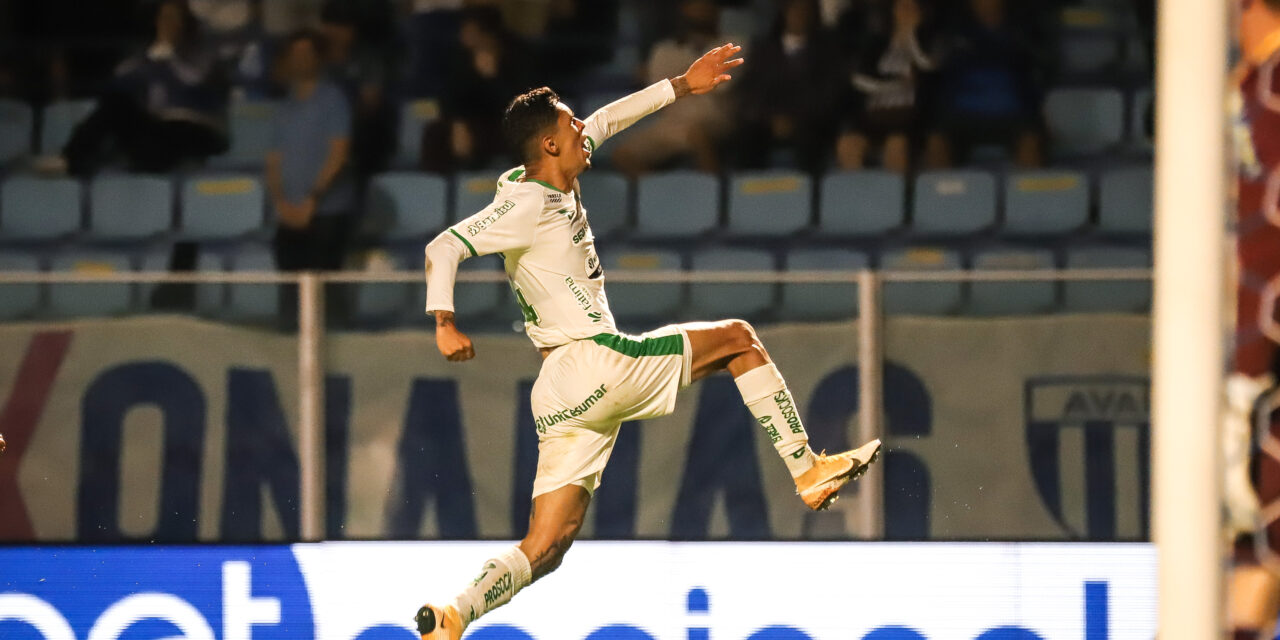 “Vitória épica”: Juventude celebra primeiro triunfo no Brasileirão com dois jogadores a menos