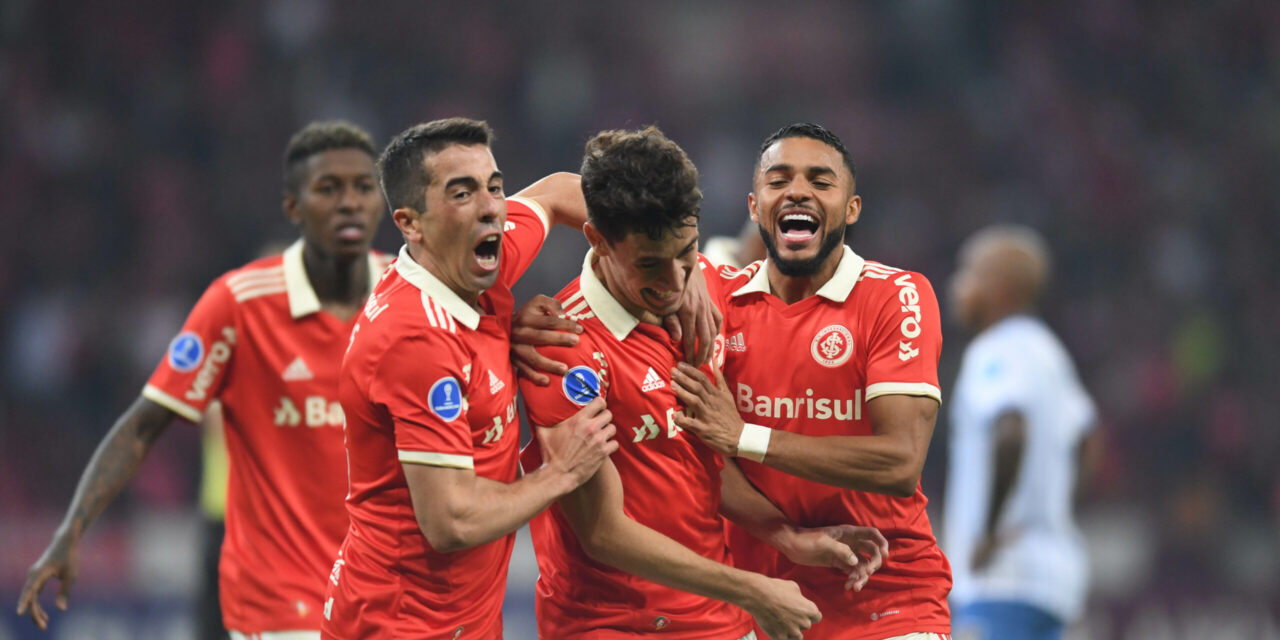 Mano ajeita o time e consegue sua primeira goleada para classificar o Internacional