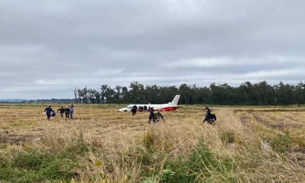 Avião faz pouso forçado na Região Metropolitana