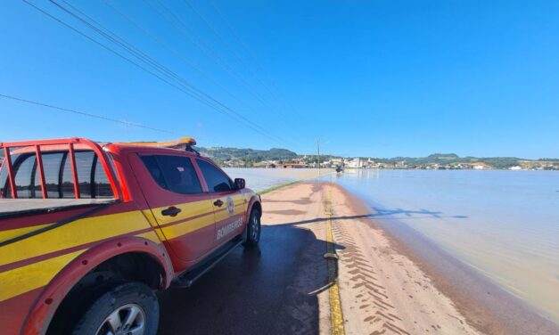 Chuvas em SC causam três mortes e desalojam 7,1 mil pessoas