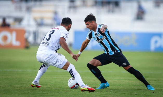 Ferreira corre no gramado pela primeira vez após cirurgia