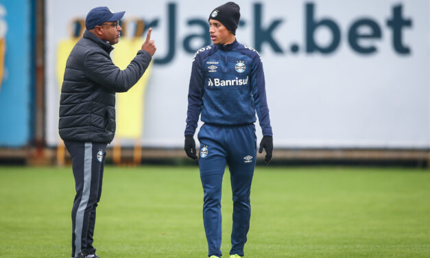 Grêmio divulga lista de relacionados para enfrentar o Vasco; laterais são novidade
