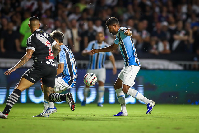 Mesmo com empate, desempenho contra o Vasco ameniza pressão no Grêmio