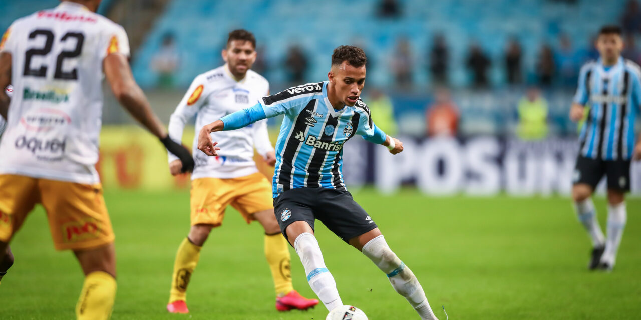 Titular absoluto, Bitello se torna peça fundamental sob comando de Roger