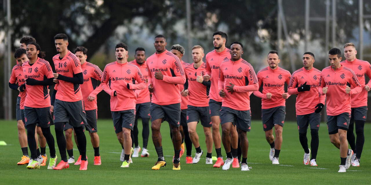 Inter fecha treino, e Mano faz mistério sobre substituto de Edenilson contra o Flamengo