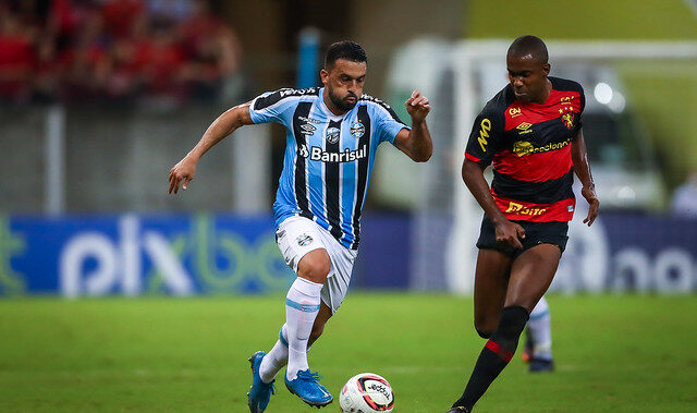 Elkeson e Edílson viram desfalques para sequência de jogos do Grêmio