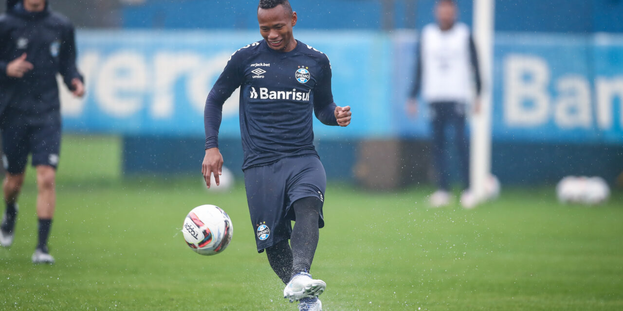 Grêmio conta com retorno de Diego Souza contra Sampaio Corrêa; Confira lista de relacionados