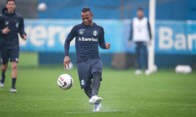 Grêmio conta com retorno de Diego Souza contra Sampaio Corrêa; Confira lista de relacionados