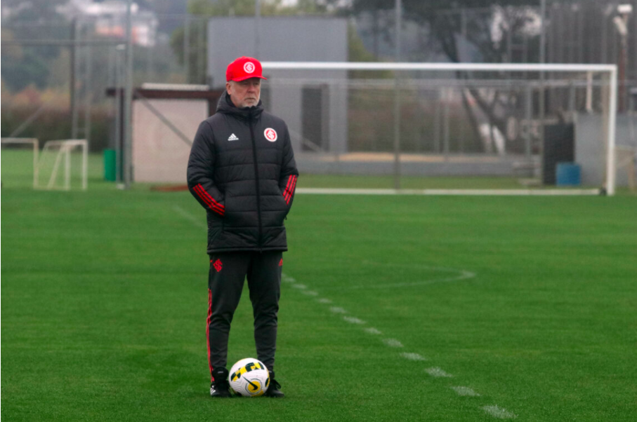 Jogadores do Internacional boicotam treino por direitos de imagem atrasados