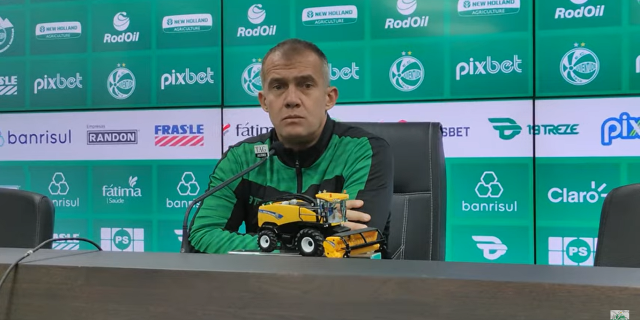 Apesar da terceira derrota consecutiva, direção do Juventude garante permanência de Eduardo Baptista