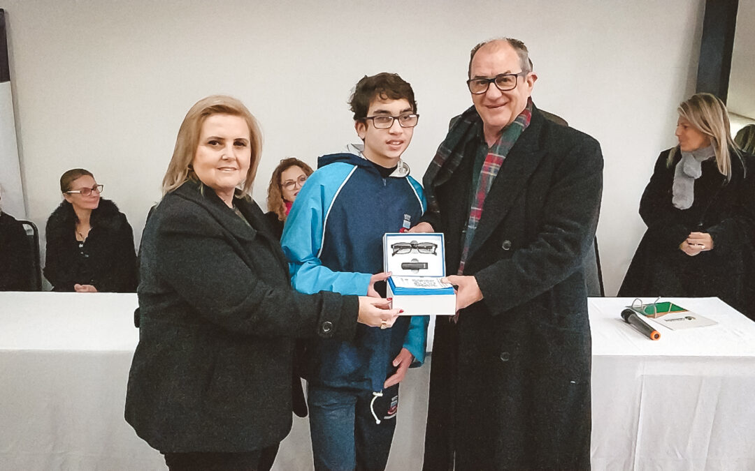 Prefeitura de Gravataí entrega óculos inteligentes para alunos com deficiência visual