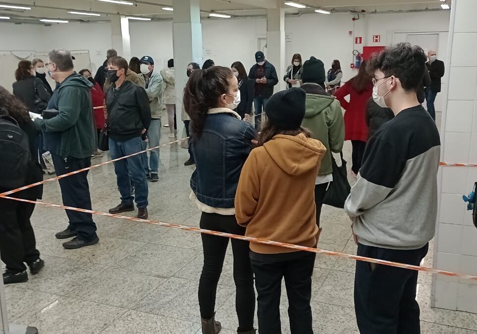Aplicação da quarta dose contra a Covid-19