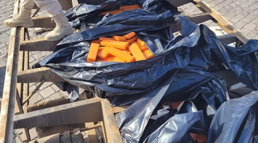 PRF apreende mais de uma tonelada de maconha em caminhão