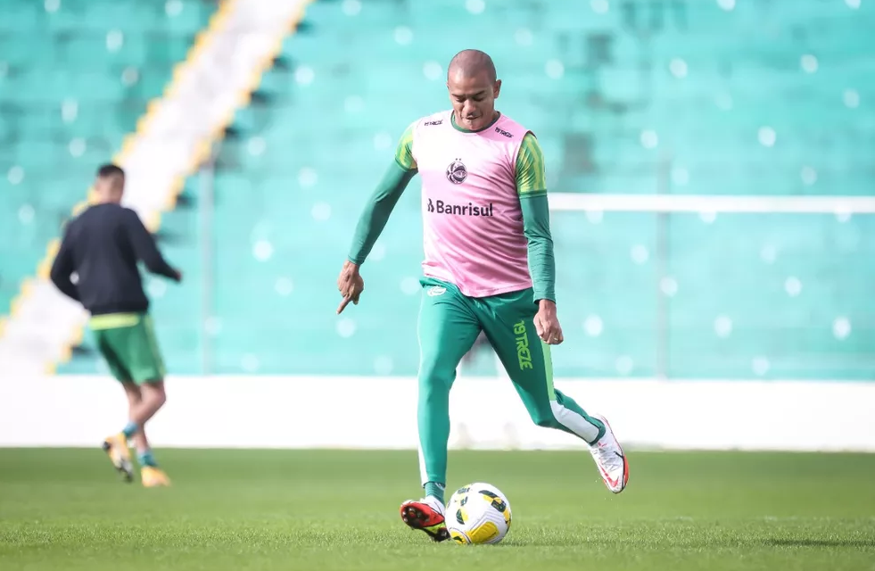 Juventude deve ter retorno de William Matheus ao time titular contra o Atlético-MG