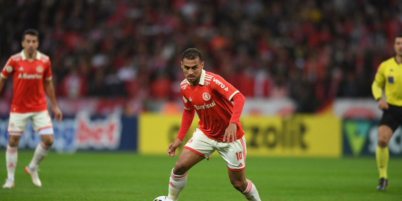 Alan Patrick atuou em todas as partidas desde sua estréia