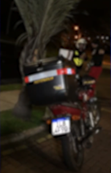 Entrega de comida acaba em briga entre cliente e motoboy