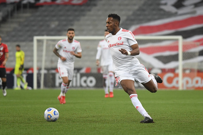Athletico-PR e Internacional se enfrentam neste sábado pela 17ª rodada do Brasileirão