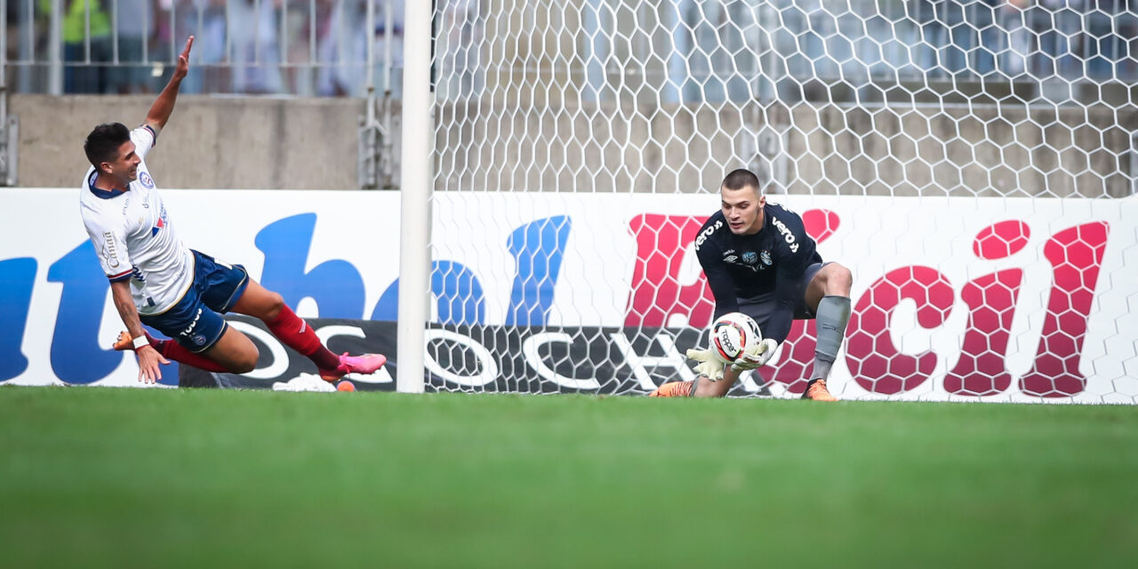 Grêmio chega a 11 jogos sem sofrer gols e tem a melhor defesa da Série B