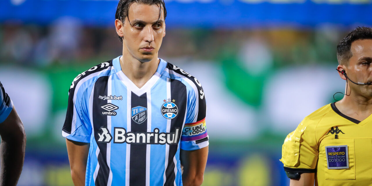 Geromel entra em campo e tem renovação de contrato; Confira os números do zagueiro na Série B