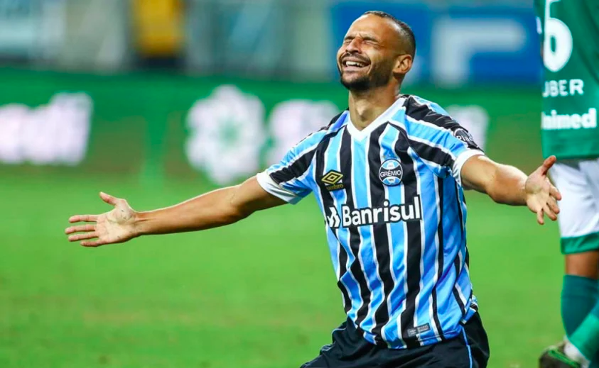 Thaciano terá estreia adiada por atraso no calendário vacinal