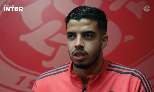 Prestes a receber chance contra o Athletico-PR, Kaique Rocha fala sobre rodízio e disputa na zaga do Inter: “alto nível”