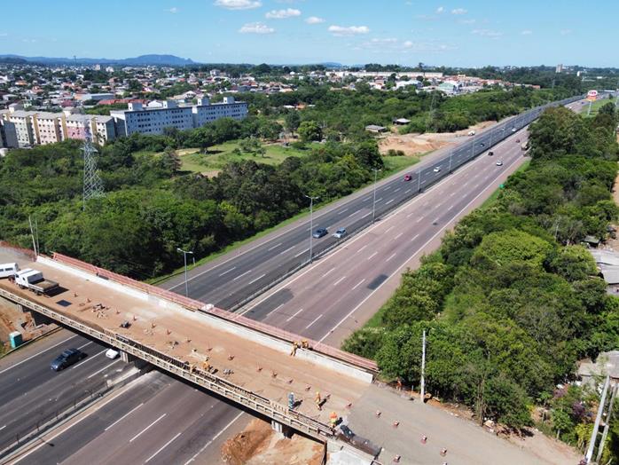 Acidente entre três veículos acaba com morte de idosa, em Gravataí