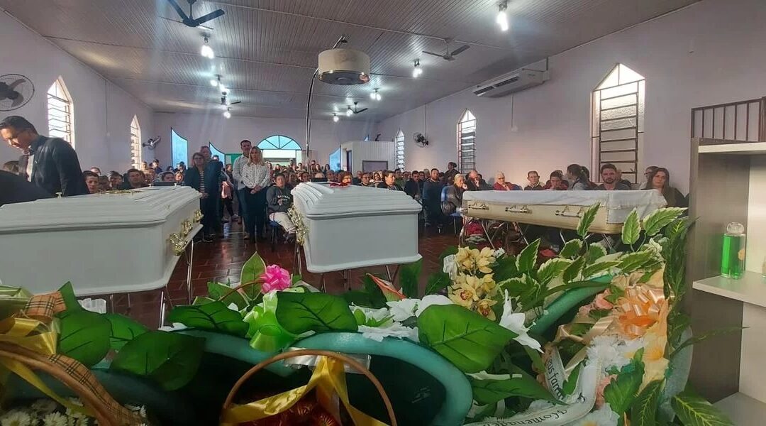 Vítimas de acidente são sepultadas em Constantina