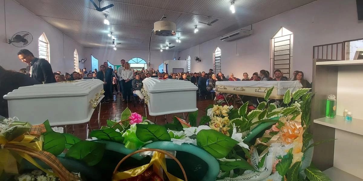 Vítimas de acidente são sepultadas em Constantina