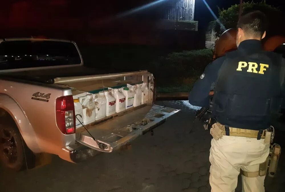 Homens são presos por transportar 1 tonelada de agrotóxicos contrabandeados