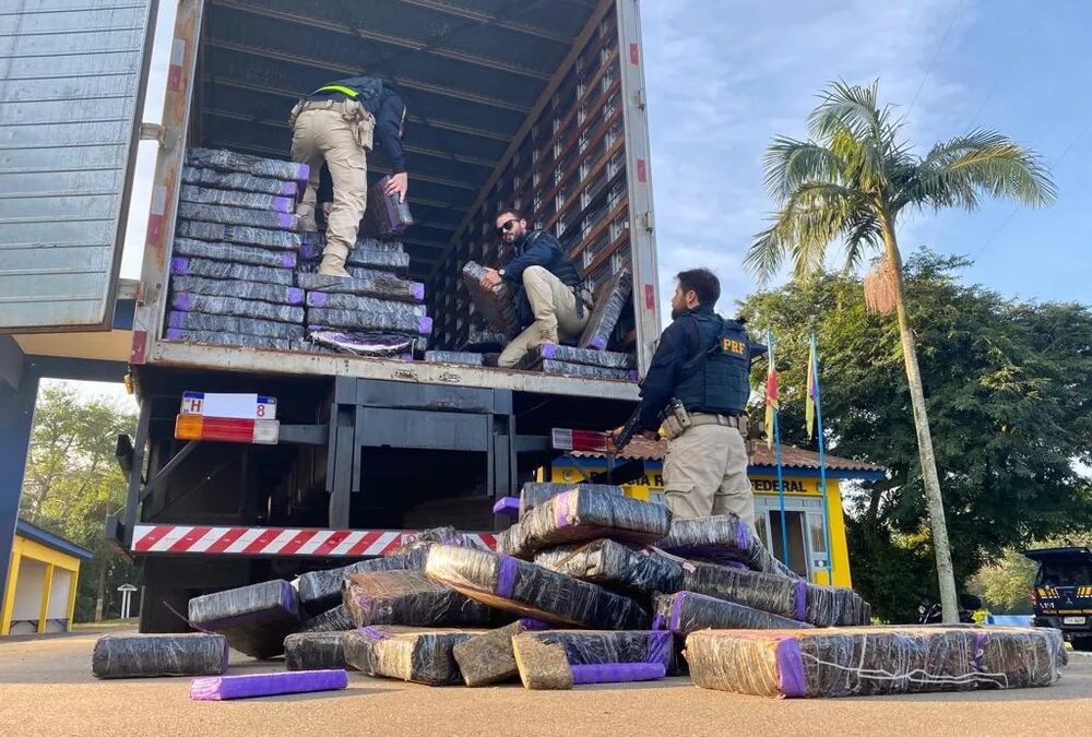Duas toneladas de maconha são apreendidas em caminhão no RS