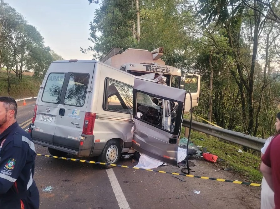 Acidente deixa sete pessoas mortas em Sarandi