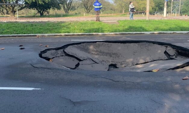 Três pistas da avenida Loureiro da Silva são interditadas em Porto Alegre