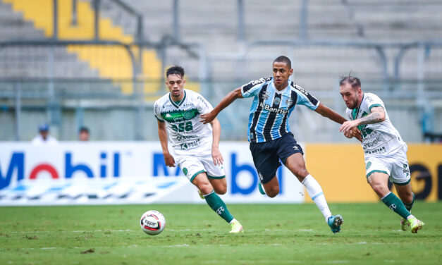 Grêmio enfrenta o Guarani em busca da segunda vitória fora de casa