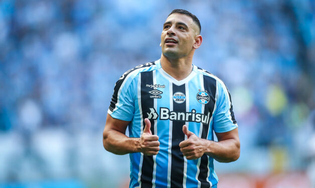 Artilheiro do Grêmio na Série B, Diego Souza marca 90% dos seus gols na Arena