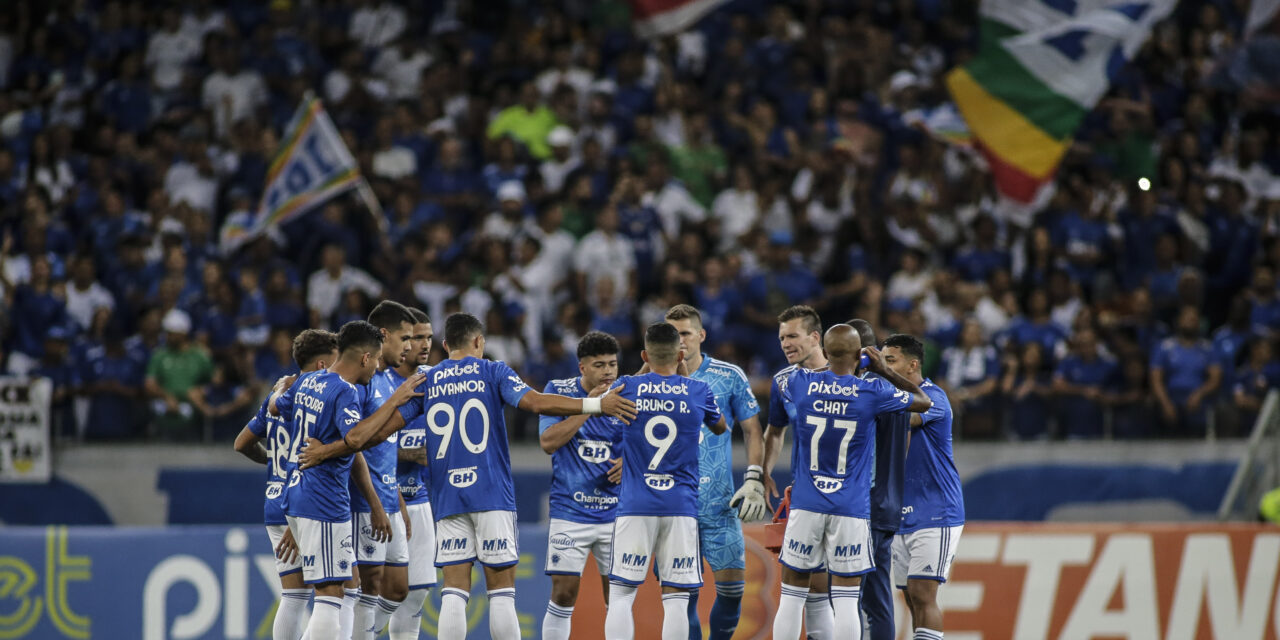 Líder do campeonato, melhor ataque e vaga encaminhada para Série A: como chega o Cruzeiro para o duelo contra o Grêmio