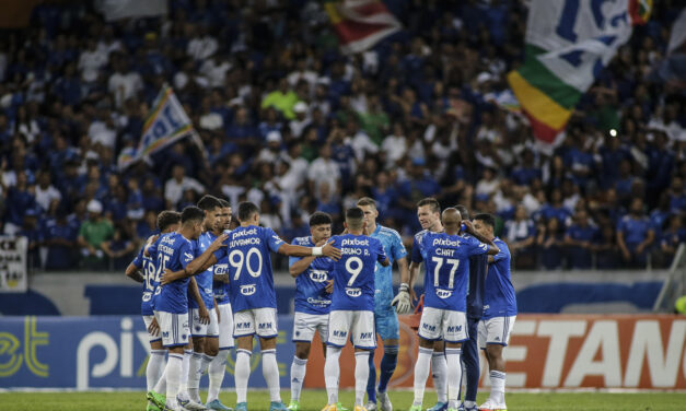 Líder do campeonato, melhor ataque e vaga encaminhada para Série A: como chega o Cruzeiro para o duelo contra o Grêmio