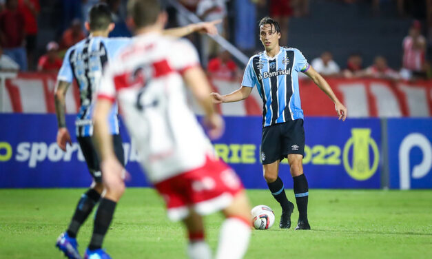 Grêmio sofre dois gols pela primeira vez na Série B e tem marca de melhor defesa da competição ameaçada