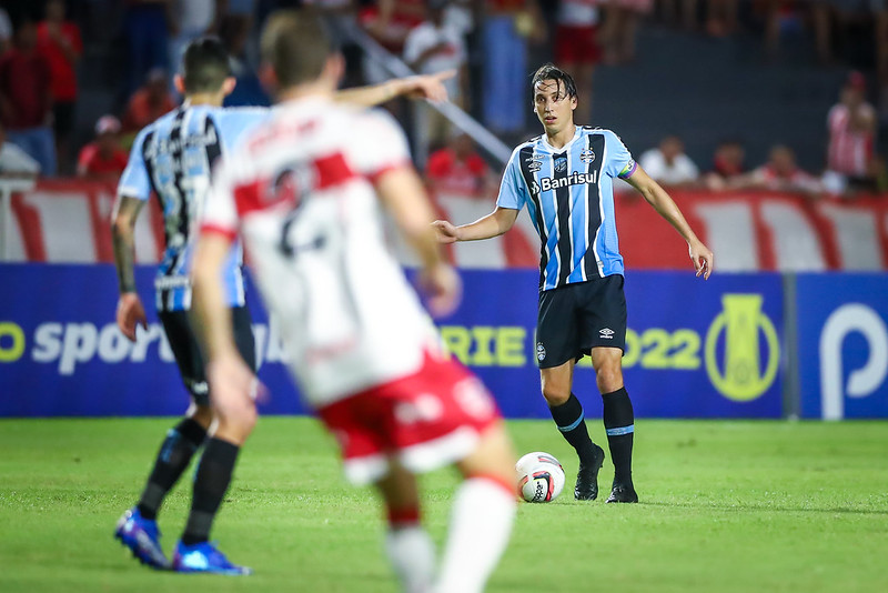 Grêmio sofre dois gols pela primeira vez na Série B e tem marca de melhor defesa da competição ameaçada
